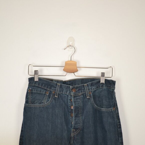 Levis Strauss 501 Button Fly Mens 32/30 Straight Leg 5 Pocket Blue Denim Jeans - Picture 3 of 8